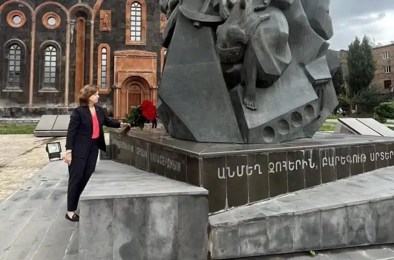 ԱՄՆ-ի դեսպանուհին Գիւմրի այցելած է 