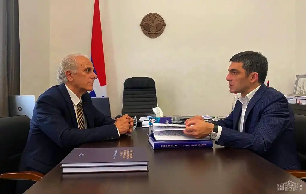 Արցախի Արտաքին Գործոց Նախարարը Հիւրընկալեց Ցեղասպանագէտ Արա Քեթիպեանը