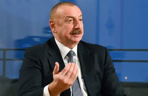 Ալիեւ թուղթի վրայ խոստումներ կ՚ուզէ...