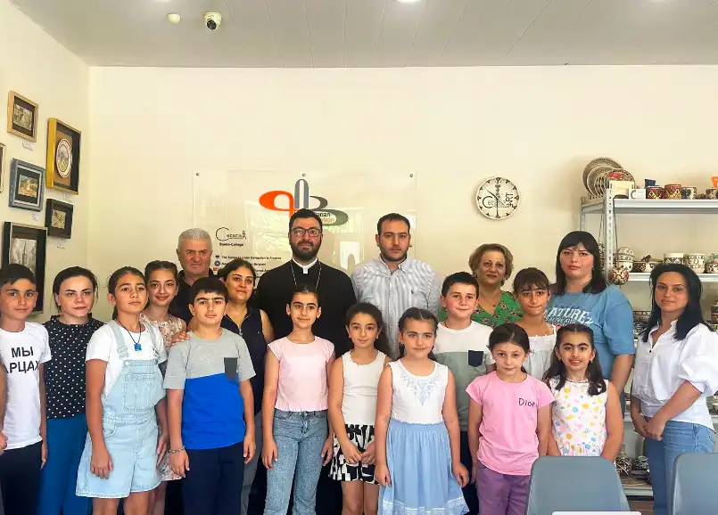 ԱՄՆ Արեւմտեան Թեմը, գլխաւորութեամբ Առաջնորդ Գերշ.  Տ. Թորգոմ եպս. Տօնոյեանին՝ Արցախի  երեխաներու կողքին