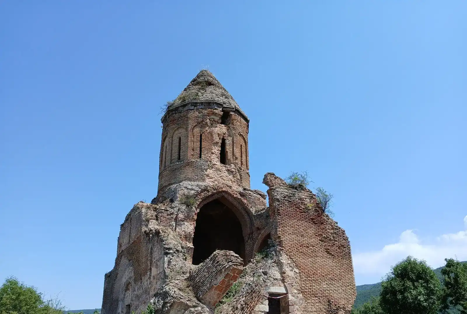 Կը վերականգնուին Կիրանցի Սբ Երրորդութիւն եկեղեցին եւ Սրվեղի վանական համալիրը
