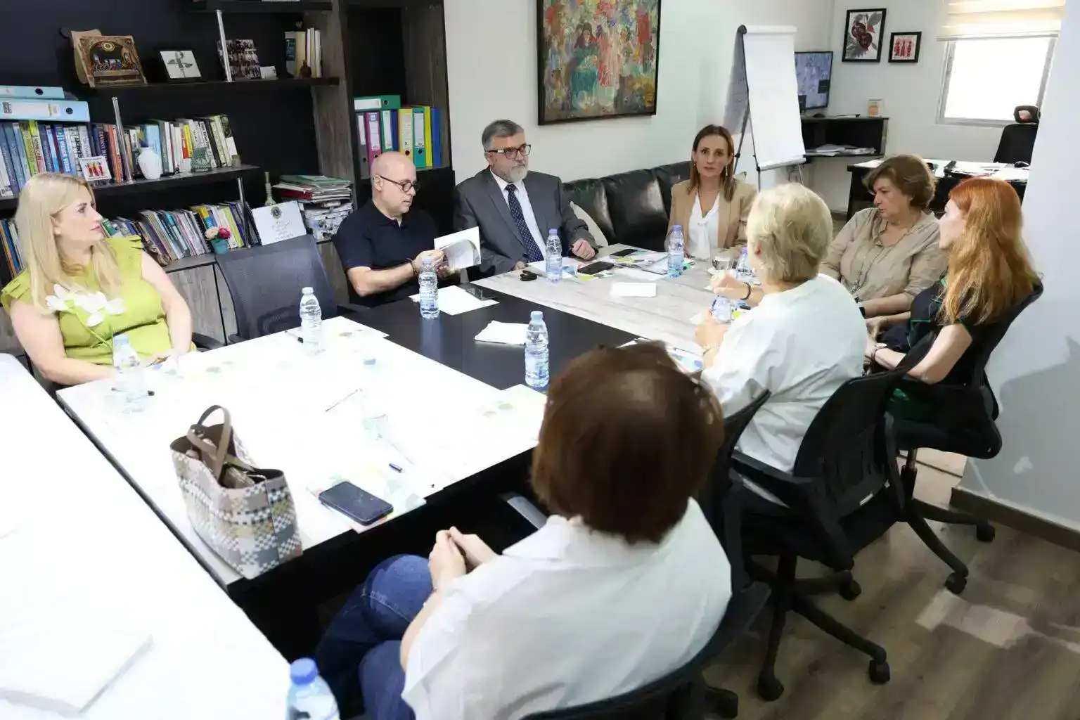 Ճինիշեան Յիշատակի Հիմնարկը լիբանանահայ վարժարաններու տնօրէններուն հետ քննարկեց երիտասարդներու զարգացման նոր նախաձեռնութիւններ