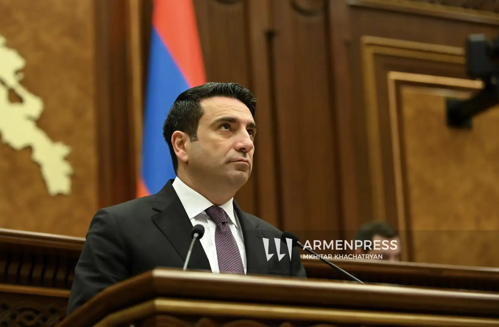 «Պատմութիւն կերտեցինք միասին». Ալեն Սիմոնեանը ԱԺ ամպիոնէն հանդէս եկած է վերջին խօսքով