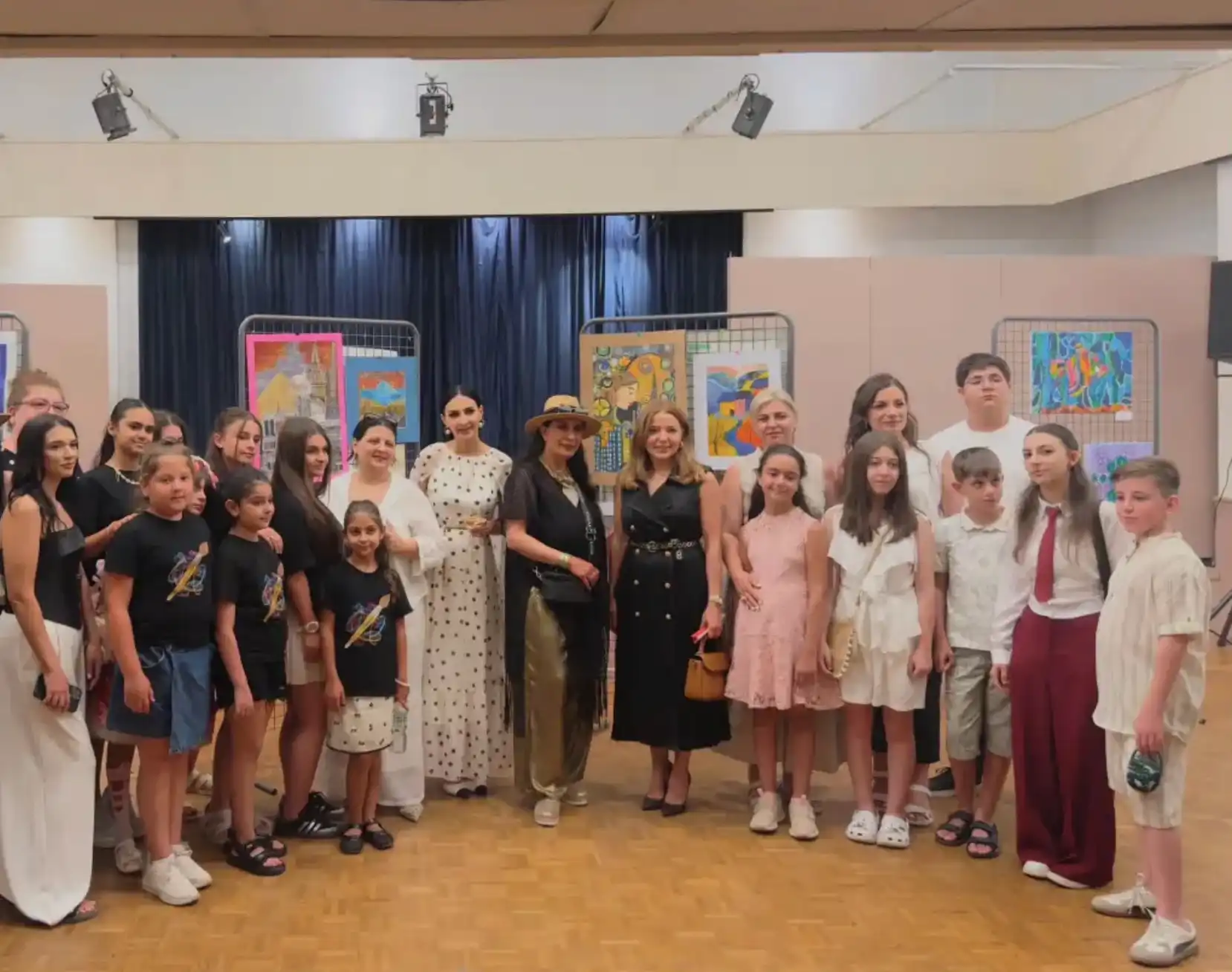«Ֆրանսան՝ հայ երեխաներու աչքերով» ցուցահանդէսը Փարիզի մէջ