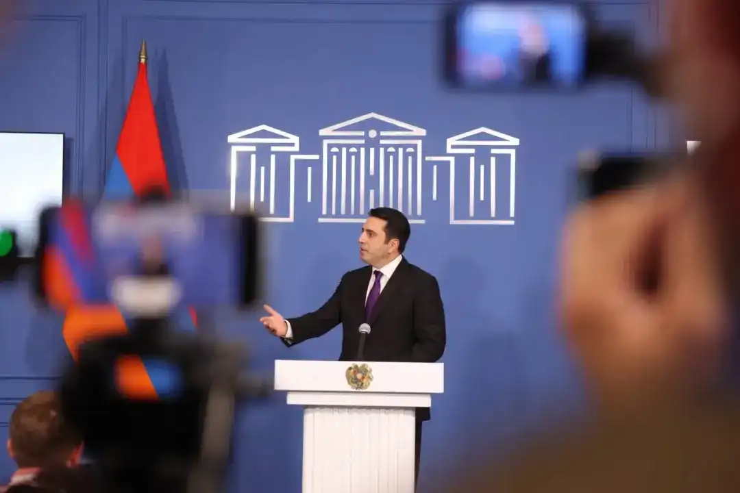 «Ոչ մի պաշտօն յաւերժ չի եւ փառք Աստծոյ». Ալեն Սիմոնեան կը հրաժարի պատգամաւորական մանտաթէն