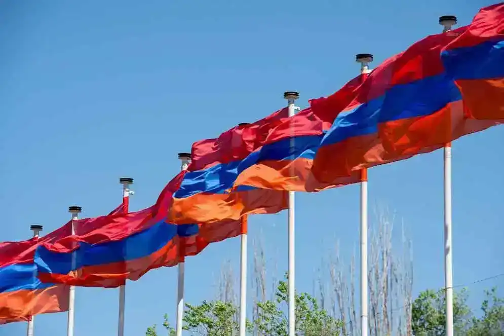 Մէկ Հանրապետութիւն, մէկ ազգ, մէկ դրօշ. Գրեց՝ Րաֆֆի Արտալճեան