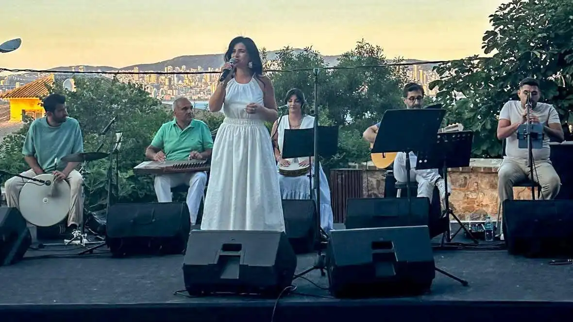 Մարալ Այվազ Մեծ կղզիի «թաշ Մեքթէփ»ին մէջ կենդանացուց Անատոլուի երաժշտական յիշողութիւնը