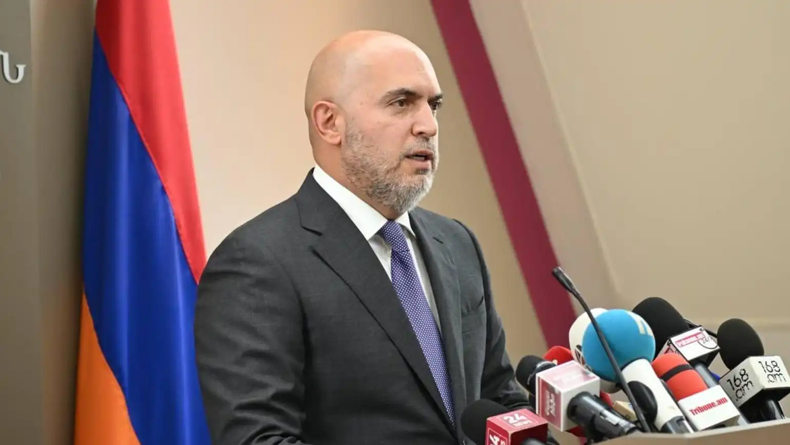 Արմէն Աշոտեանի նկատմամբ կիրառուած բանտային կալանքը փոխարինուած է տնային կալանքով