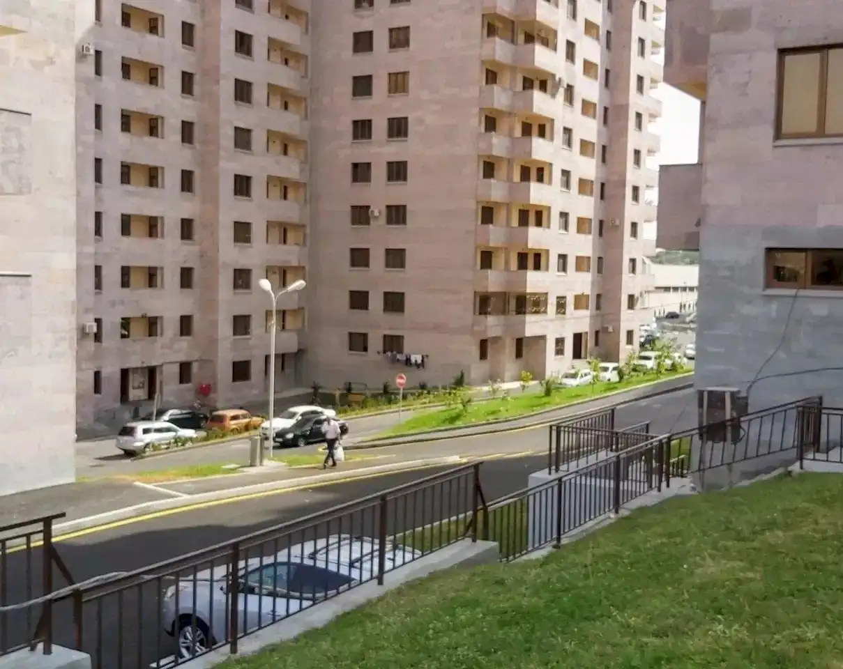 Դիմակավորված ու նռակով զինված հարձակում Երեւանում