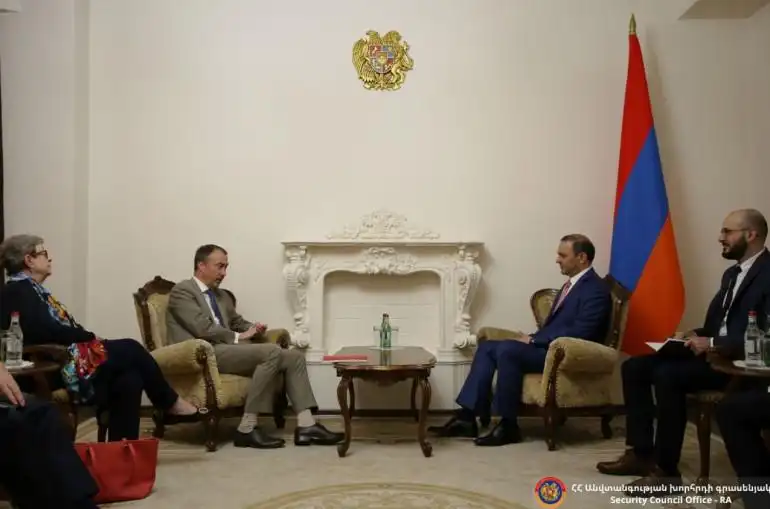 Գրիգորեան եւ Քլաար կը քննարկեն հայ-ատրպէյճանական յարաբերութիւններու կարգաւորման եւ գերիներու վերադարձի հարցերը