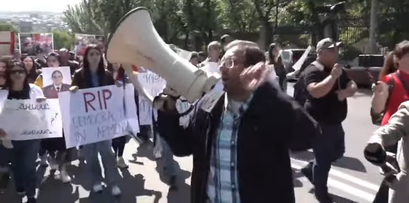 «Կայ քաղաքական ճգնաժամ, որ «Դիմադրութեան» շարժումը պիտի հանգուցալուծէ». Գեղամ Մանուկեան