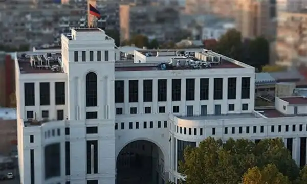 Սերգէյ Լաւրովի այցին ընդառաջ ԱԳՆ գացած է նաեւ ԱՄՆ դեսպանը
