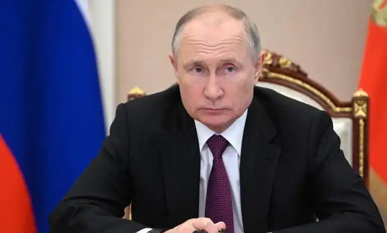 Երկիրները կա՛մ ինքնիշխան կ'ըլլան, կա՛մ՝ գաղութ, միջանկեալ կարգավիճակ գոյութիւն չունի. Փութին