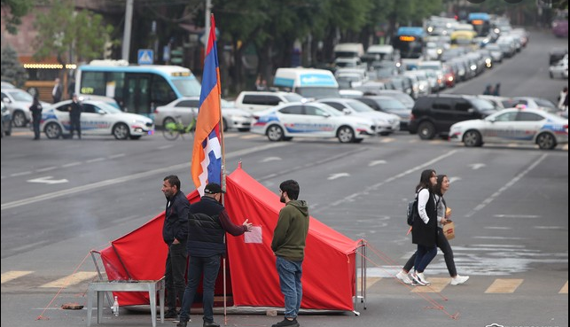Լաւրովի  այցի  կապակցութեամբ  «Ֆրանսայի հրապարակ»ի վրանները պիտի հանո՞ւին 