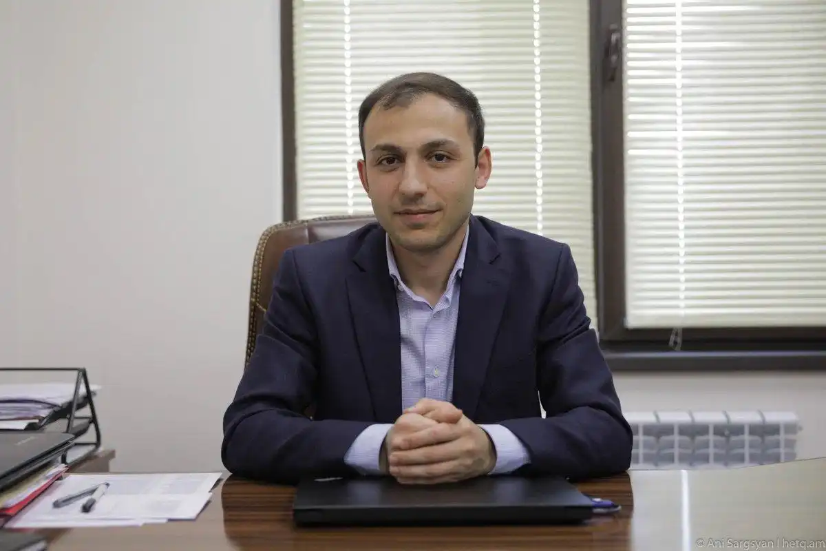 Արցախի  ձայնը  անկախ եւ առանձին. Արցախցի պաշտօնեայ