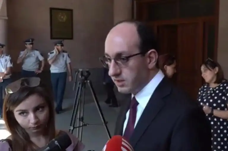 Փաշինեանը պիտի հարցաքննուի. ՔԿ պաշտօնեան՝ զոհուած զինուորներու հարազատներուն