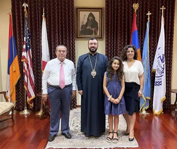 10.000 տոլար նոր հիմնուած «Կիլիկիա» ամսագրին. Գեւոնեաններու նուէրը Արեւմտեան Թեմին 