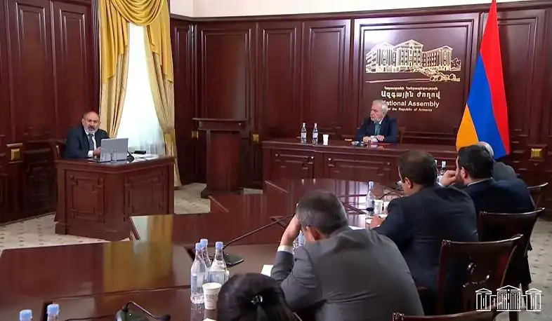 Քոչարեանն ու Հէյտար Ալիեւը վրանի տակ քննարկած են Մեղրիի փոխանակման հարցը,  Այդ մասին  յայտնած է Վաղարշակ Յարութիւնեան. Փաշինեան