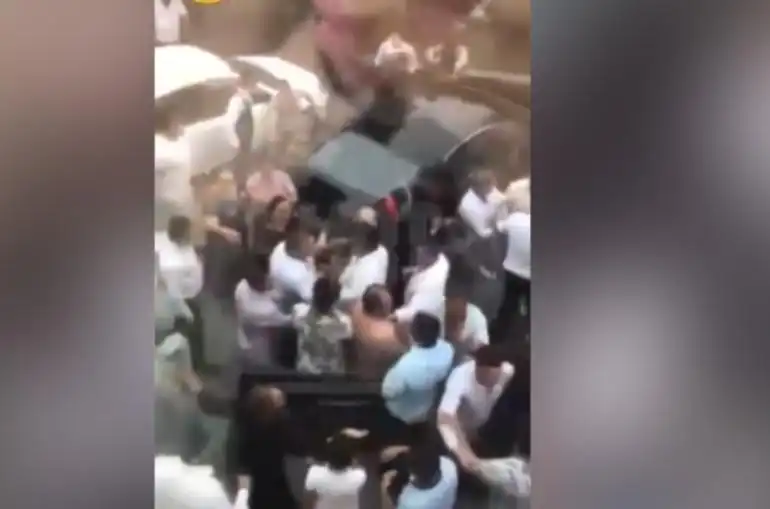 «Մէկ կաթիլ մեղր»ի պատմութիւն Մոսկուայի մէջ. Տեղի ունեցած է մեծ ծեծկռտուք 