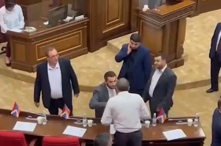 Հերթական վէճ եւ լարում Ազգային Ժողովէն ներս 
