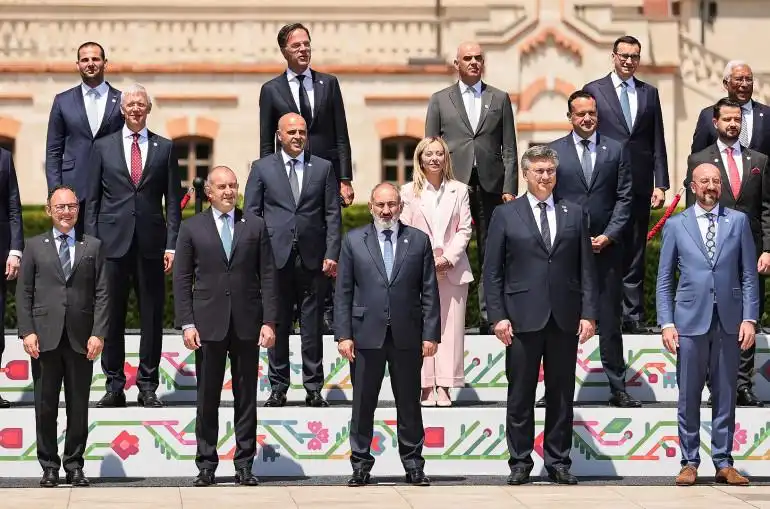 Փաշինեան մասնակցել է Եւրոպական քաղաքական համայնքի երկրորդ գագաթնաժողովին