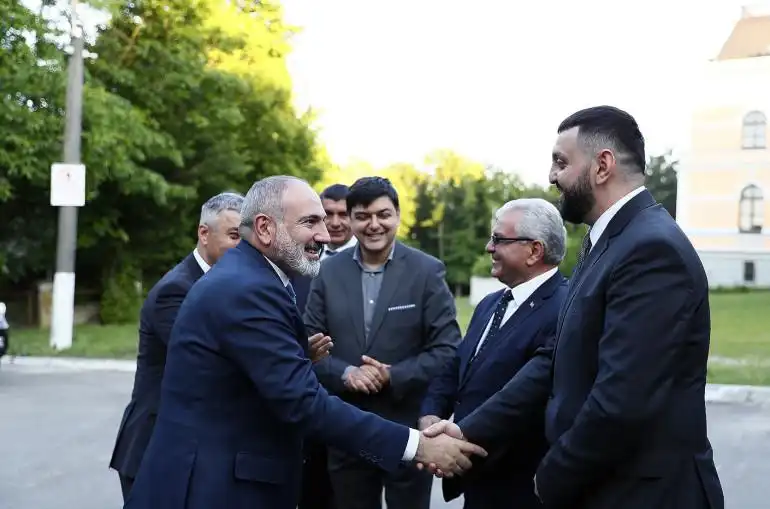 Փաշինեան հանդիպած է խումբ մը Ուքրանահայ գործարարներու հետ 