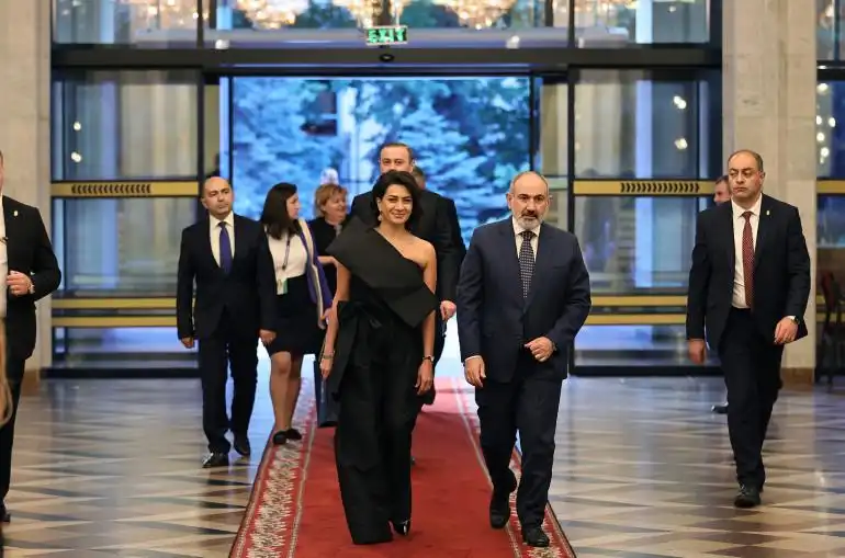 Փաշինեան իր տիկնոջ հետ մասնակցած է Եւրոպական քաղաքական գագաթի առթիւ տեղի ունեցած  համերգին 