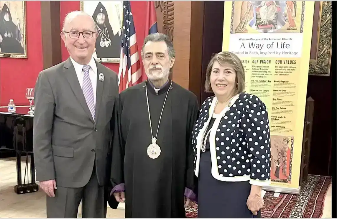 Թեմակալ Առաջնորդ՝ Գերշ. Տ. Յովնան  արք. Տէրտէրեան մեծարեց  ՍԴՀԿ Հանրայայտ հրապարախօս  Գաբրիէլ Մոլոյեանը 