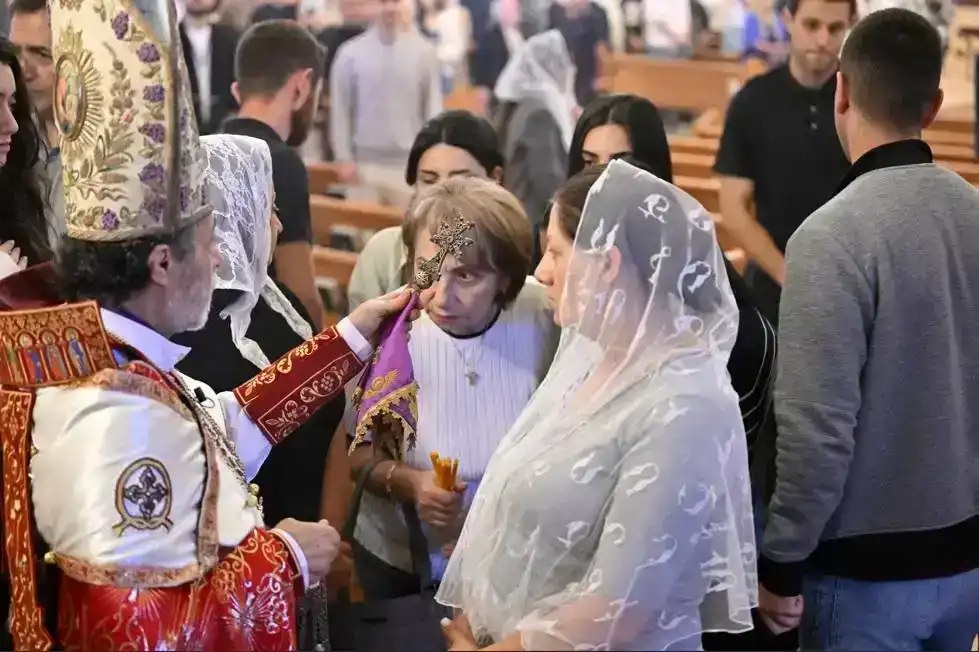  Լոս Անճըլըս. Նշուած է  Գերշ. Տէր Յովնան Արք. Տէրտէրեանի քահանայական ձեռնադրութեան եւ օծման 45 ամեակը