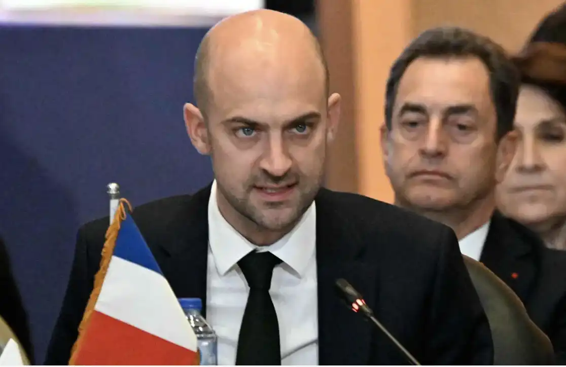 Ֆրանսան իր քաղաքացիներուն կոչ կ՚ընէ Իրանը լքելու՝ Հայաստանի եւ Թուրքիոյ սահմանով
