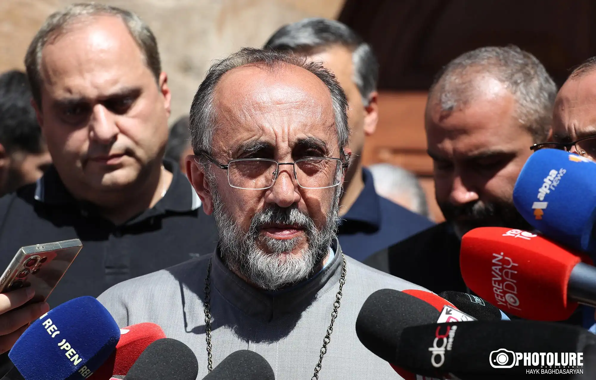 Միքայէլ արք. Աջապահեանը կալանաւորուեցաւ երկու ամիսով