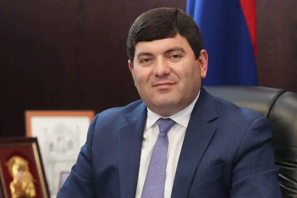«Պատիւ ունեմ» խմբակցութիւնը վարչապետի թեկնածու առաջադրած է Դաւիթ Համբարձումեանը