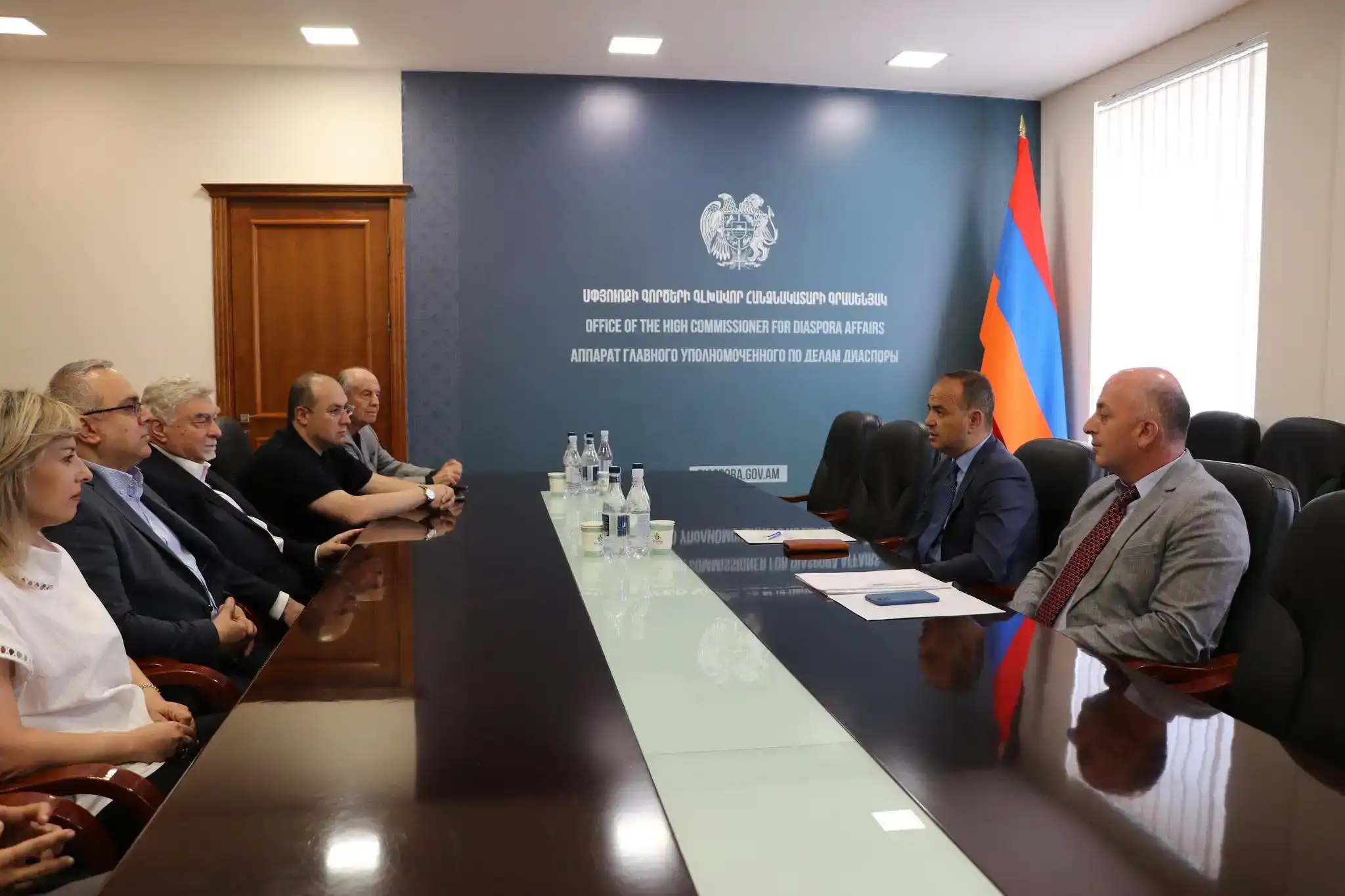ՌԱԿ Պատուիրակութիւն մը այցելեց ՀՀ Սփիւռքի յանձնակատարին