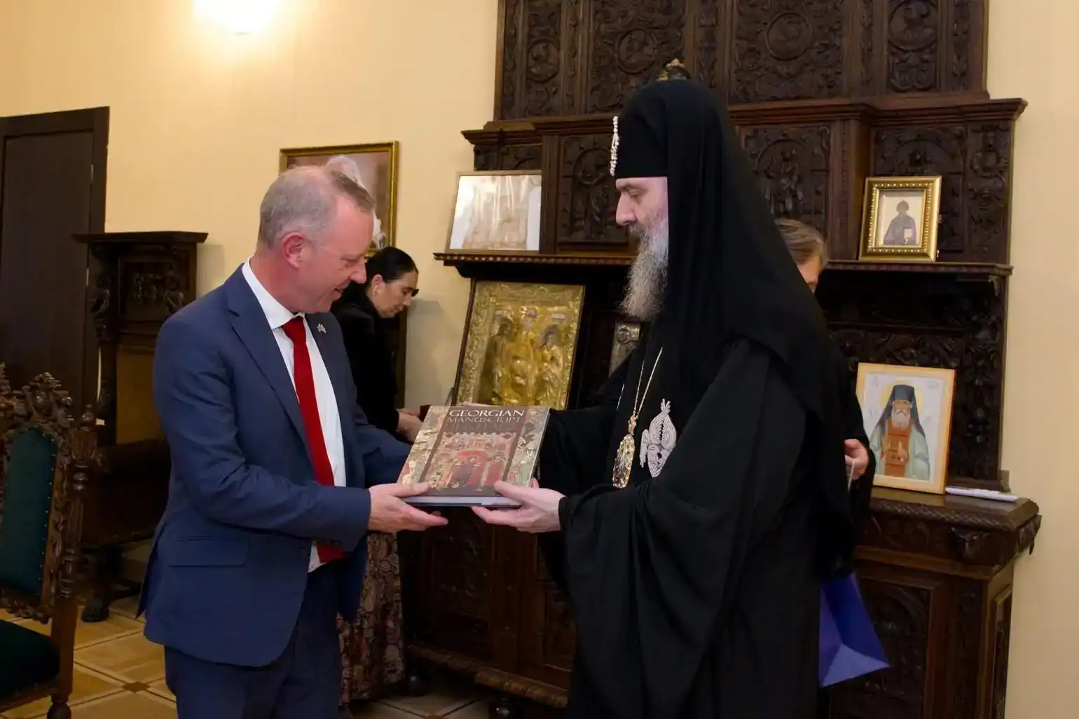 Վրաստանի նոր պատրիարքը հանդիպումներ ունեցած է Իսրայէլի, Մեծն Բրիտանիոյ, Իտալիոյ, Հայաստանի եւ Թուրքիոյ դեսպաններու հետ