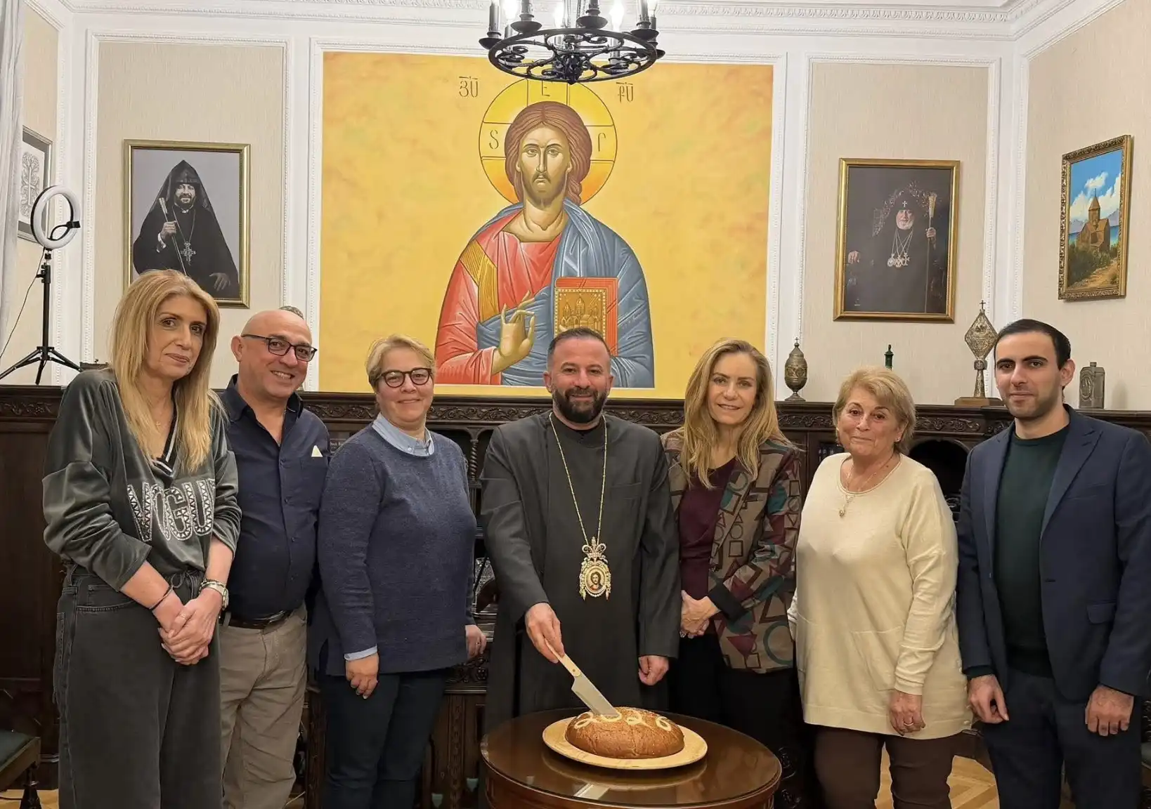  Ջերմ բարեմաղթութիւններ Յունահայոց Թեմի Առաջնորդի   տարեդարձին առթիւ. Այսօր Գերշ. Տ.  Խորէն Սրբազանի ծննդեան  օրն է