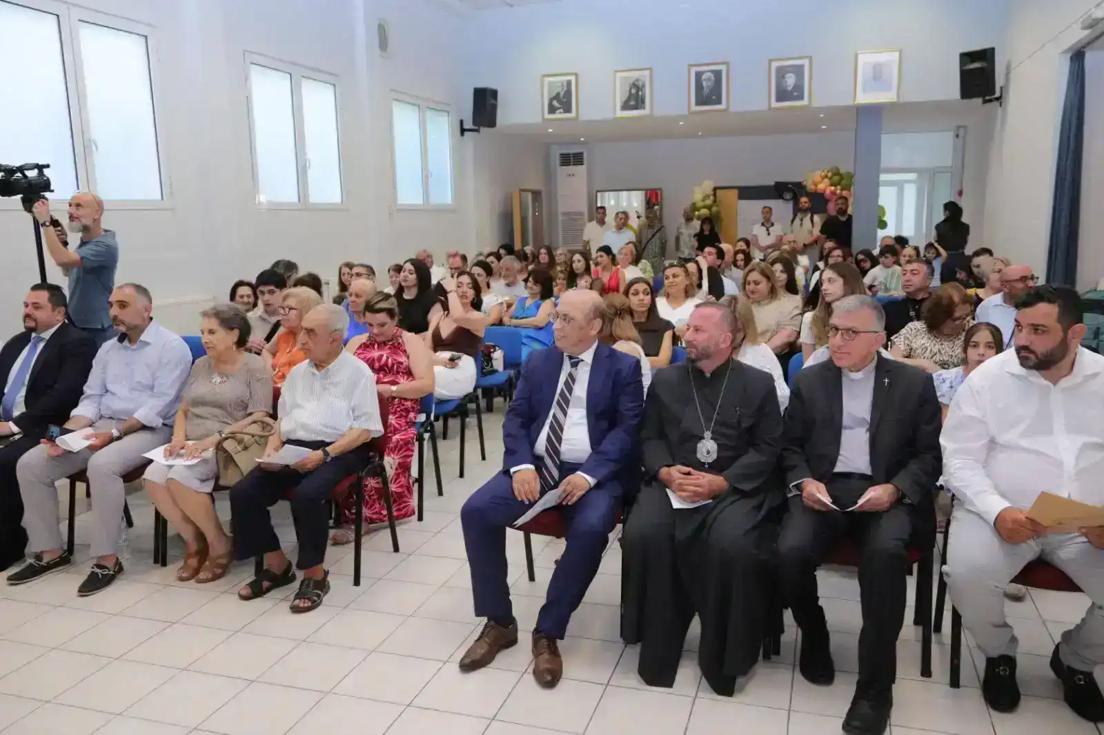 Աթէնք. «Երազներու Թեւերով». Գալփաքեան նախակրթարանի ամավերջի յիշարժան հանդէսը 