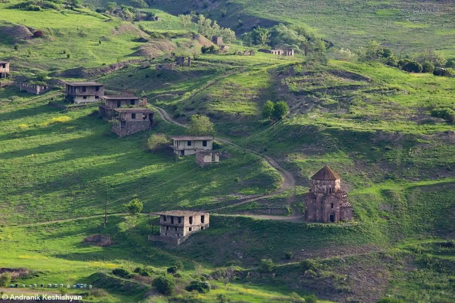 Տաւուշ. Ոսկեպարի մերձ գտնուող ցանկապատի կառուցումը տակաւին չէ աւարտած 