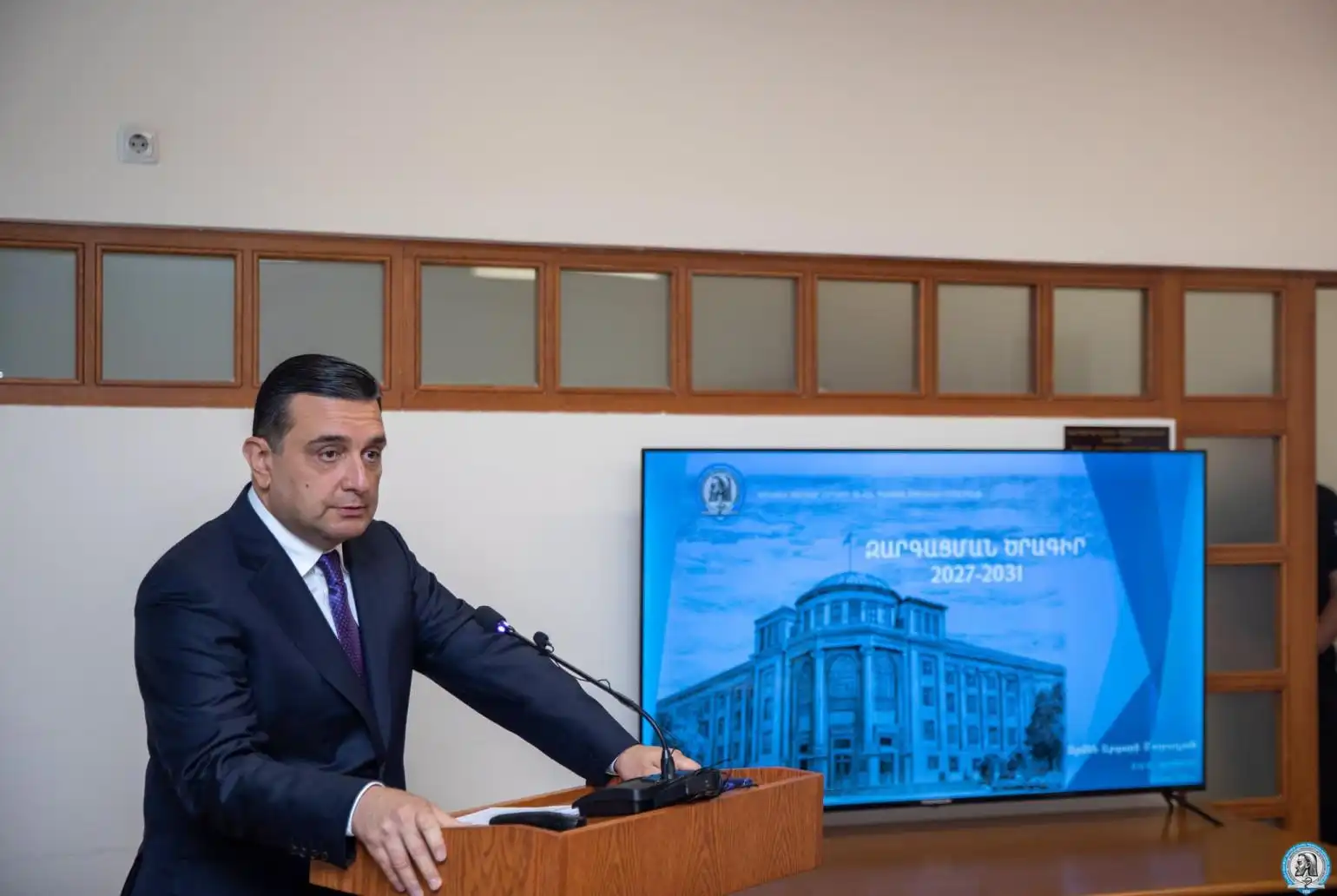 Արմէն Մուրադեան վերընտրուեցաւ Երեւանի բժշկական համալսարանի (ԵՊԲՀ) դեկան