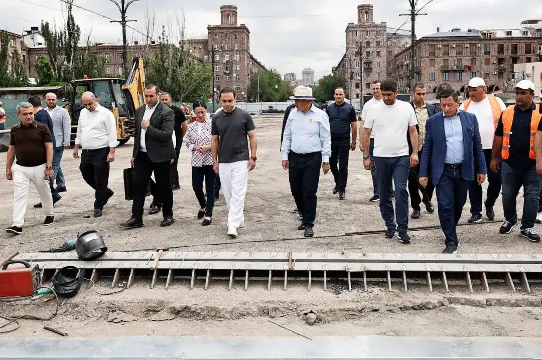 Փաշինեան ծանօթացած է Քիեւեան կամուրջի հիմնանորոգման աշխատանքներու ընթացքին