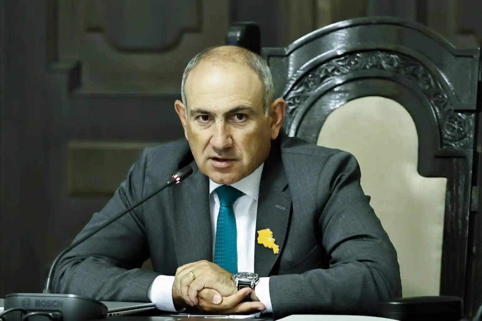 Փաշինեան նիւթական հատուցում կը պահանջէ Կարապետեանէն եւ  «Ուժեղ Հայաստան»էն 