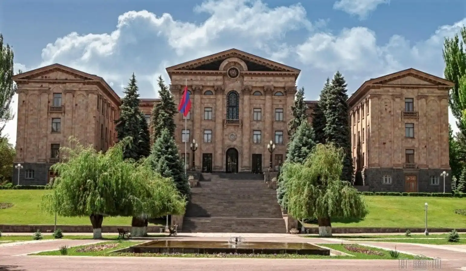 Ընտրական օրէնսգրքի եւ  հանրաքուէի օրէնքներու փոփոխութեան համար արտահերթ նիստ պիտի գումարուի 
