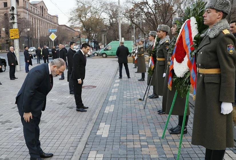 Վարչապետը յարգած է Մարտի 1-ի զոհերուն յիշատակը   