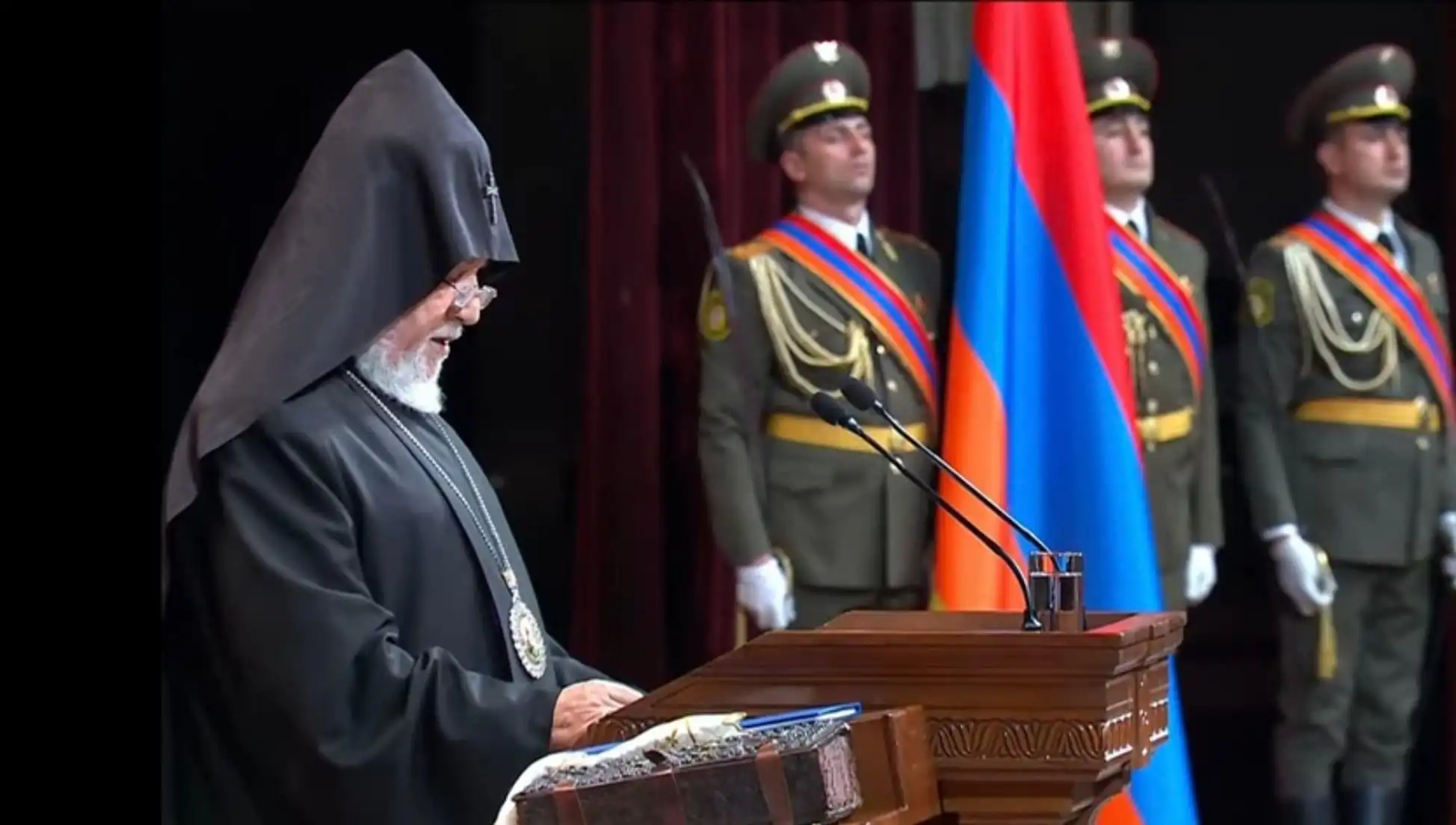   «Ցավով ենք անդրադառնում, որ երկփեղկված է մեր ժողովուրդը» Ն.Ս.Օ.Տ.Տ.  Գարեգին Բ. Ամենայն Հայոց Կաթողիկոս 