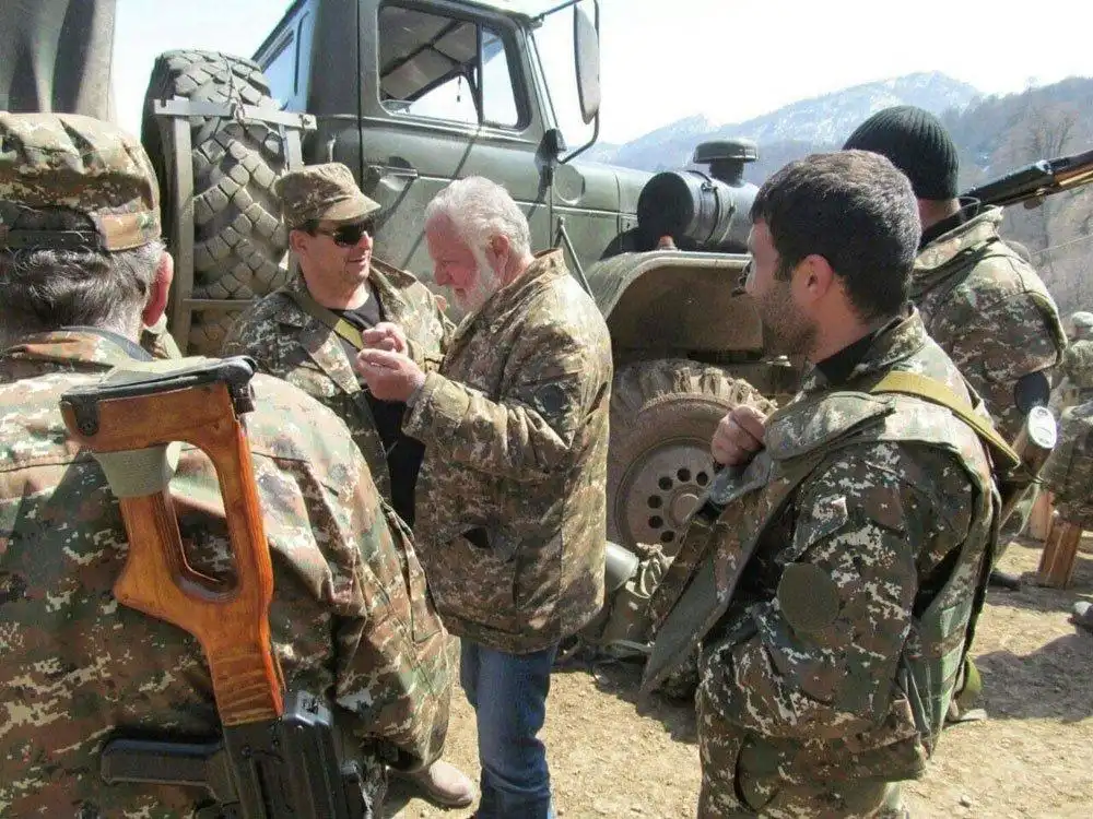  …Առանց Մասթըրին 