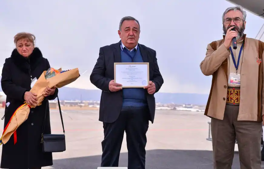  Արցախեան պատերազմի  հերոսին՝  Գրիգոր Ղազարեանի  ոսկեփայլ անունը Armenian airways-ի մէկ  օդանաւուն վրայ