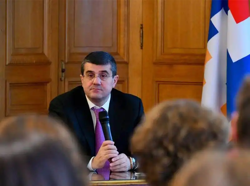 Բացառուած է Ատրպէյճանի հետ որեւէ համարկման գործընթաց. Յարութիւնեան ներկայացուց նոր պետական նախարարը 