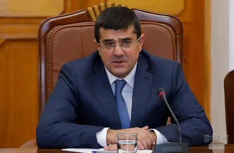 Արցախի մէջ պաշտօնանկութիւններ