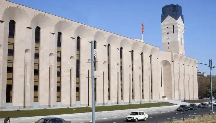 Երեւանի քաղաքապետարանի  մէջ եւս  2 ձերբակալում  