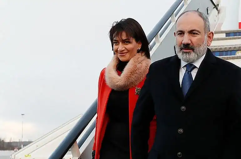 Փաշինեան իր տիկնոջ հետ դէպի Գերմանիա 