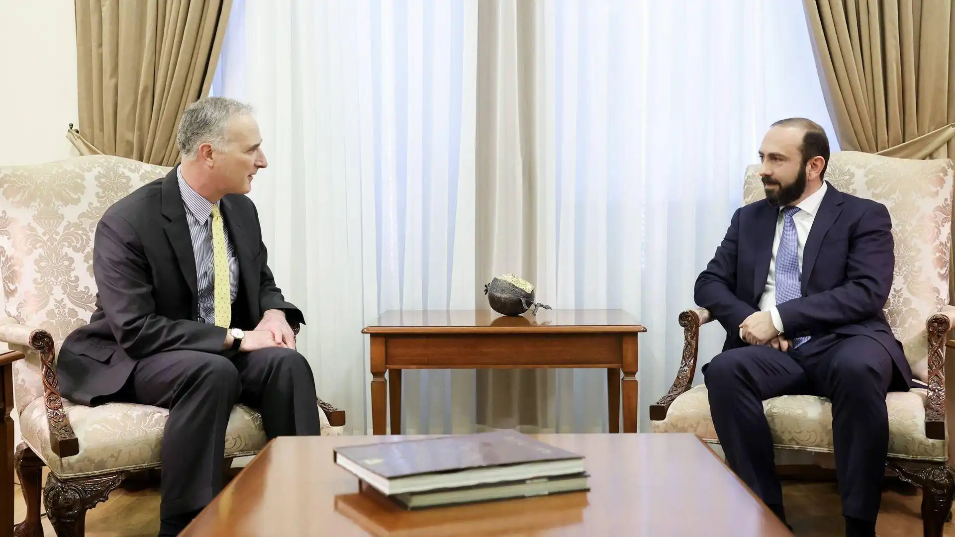 Երեւանի մէջ. Միրզոյեան -Պոնօ քննարկում